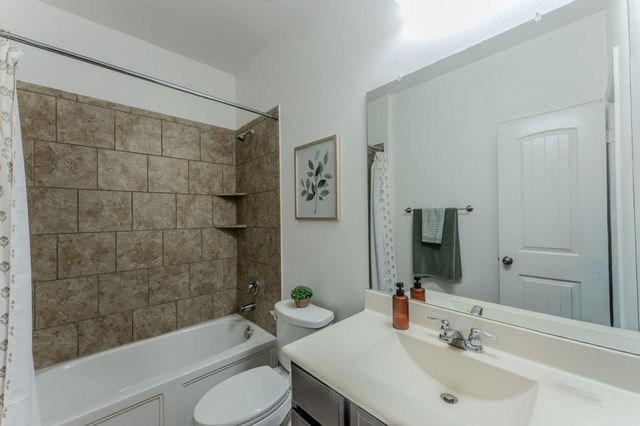 188 Shale CIR, Buda, TX 78610