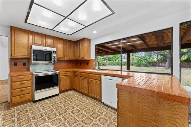 10632 Nevada, Chatsworth, CA 91311