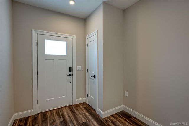 1 Conklin Street 202, Farmingdale, NY 11735