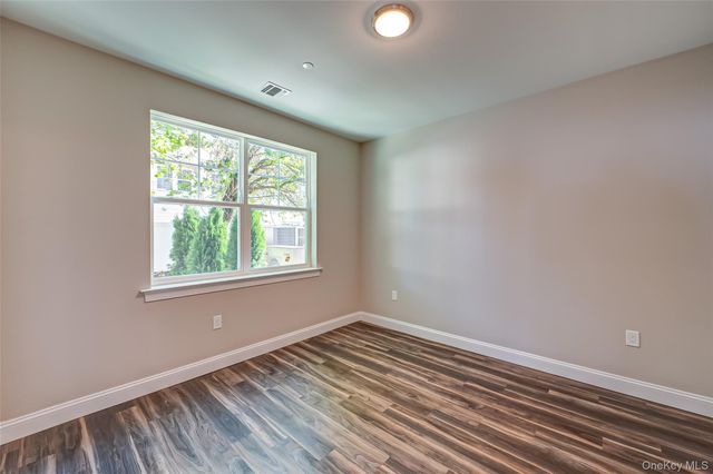 1 Conklin Street 202, Farmingdale, NY 11735