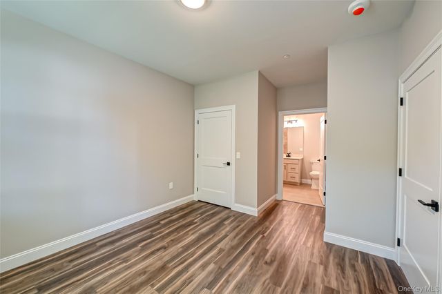 1 Conklin Street 202, Farmingdale, NY 11735