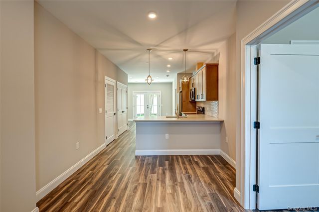 1 Conklin Street 202, Farmingdale, NY 11735