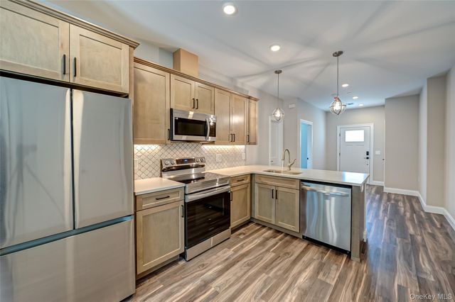 1 Conklin Street 202, Farmingdale, NY 11735