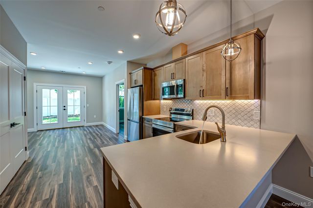 1 Conklin Street 202, Farmingdale, NY 11735