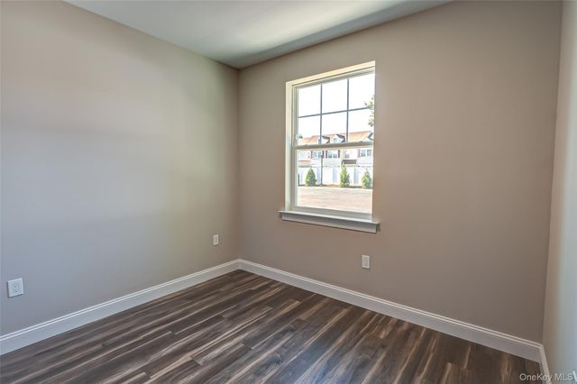 1 Conklin Street 202, Farmingdale, NY 11735