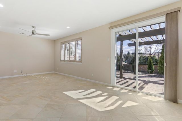 8221 Peak Forest Way, Elk Grove, CA 95757