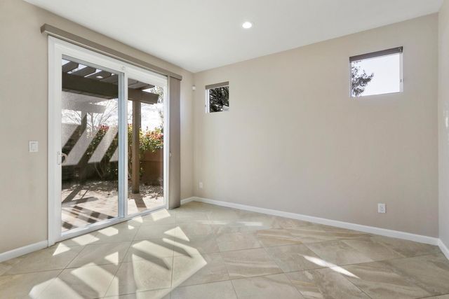 8221 Peak Forest Way, Elk Grove, CA 95757