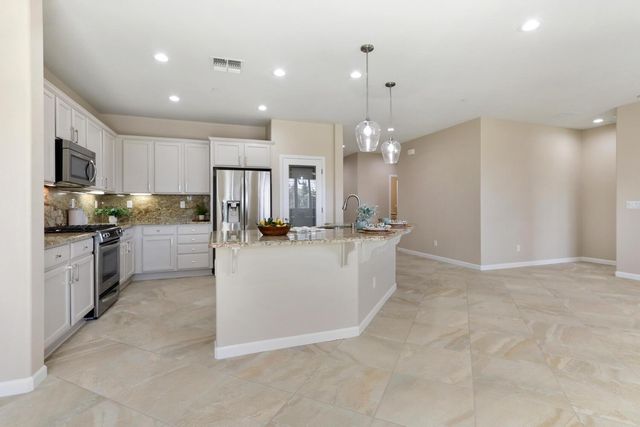 8221 Peak Forest Way, Elk Grove, CA 95757