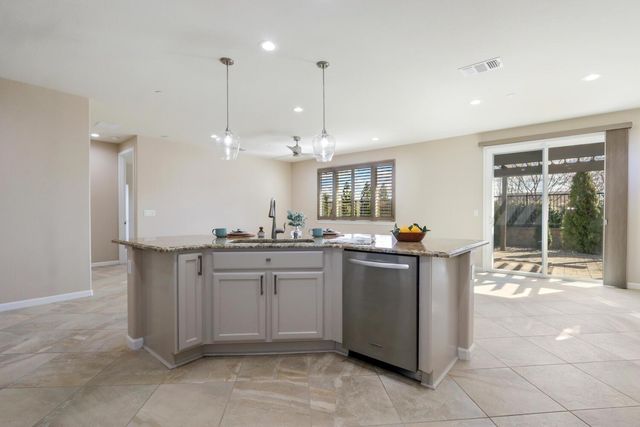 8221 Peak Forest Way, Elk Grove, CA 95757