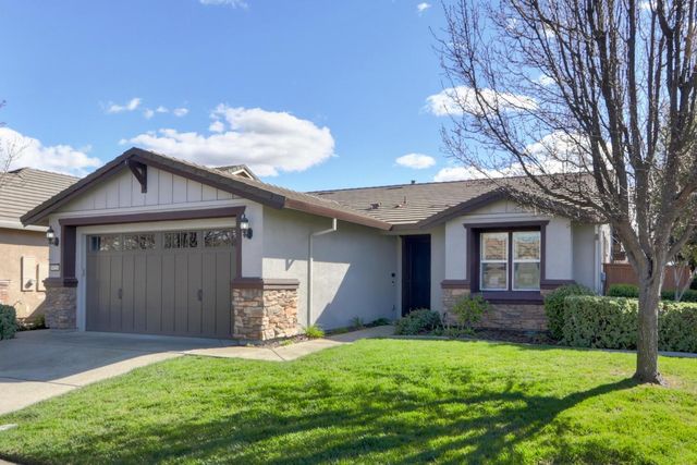 8221 Peak Forest Way, Elk Grove, CA 95757