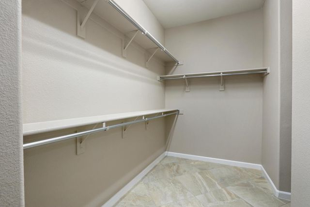 8221 Peak Forest Way, Elk Grove, CA 95757