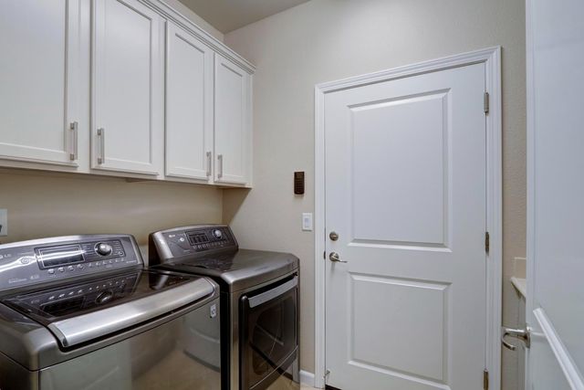 8221 Peak Forest Way, Elk Grove, CA 95757