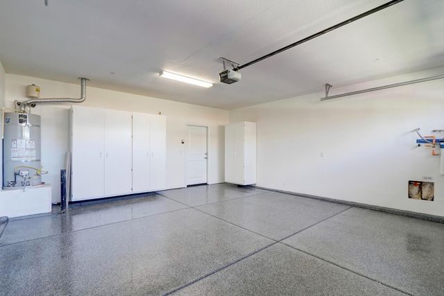 8221 Peak Forest Way, Elk Grove, CA 95757