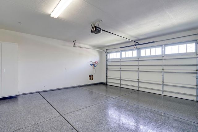 8221 Peak Forest Way, Elk Grove, CA 95757