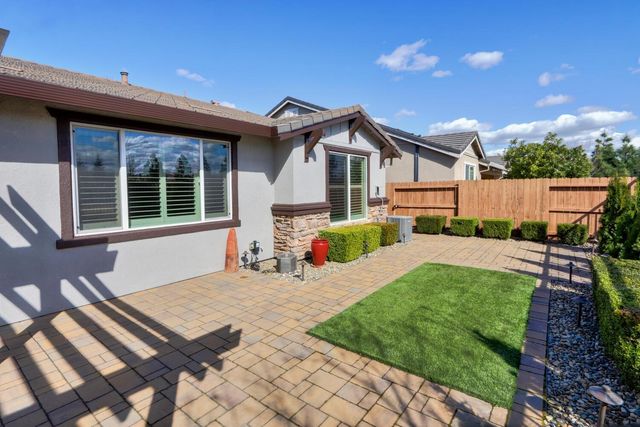 8221 Peak Forest Way, Elk Grove, CA 95757