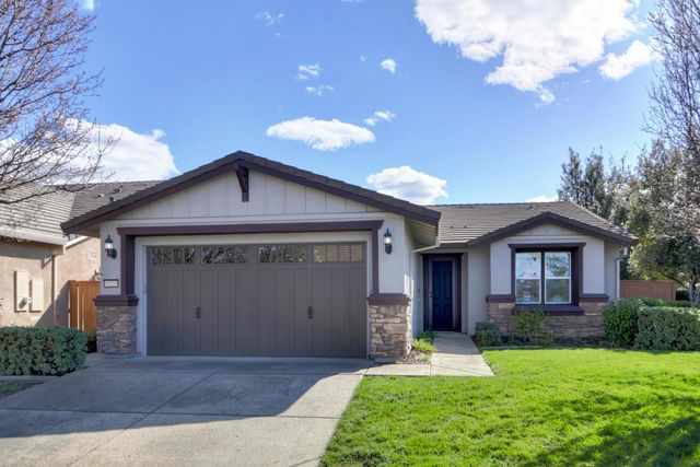 8221 Peak Forest Way, Elk Grove, CA 95757