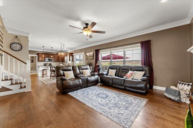 1210 Farm Lake Drive, Mahomet, IL 61853