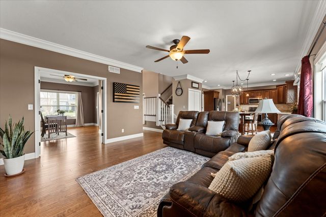 1210 Farm Lake Drive, Mahomet, IL 61853