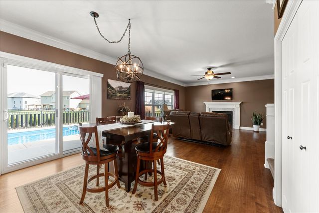 1210 Farm Lake Drive, Mahomet, IL 61853