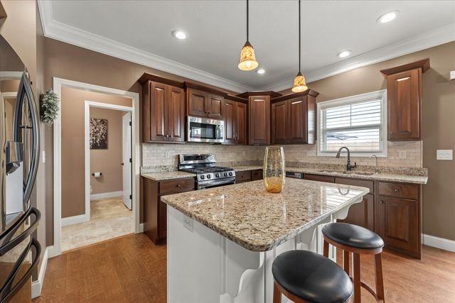 1210 Farm Lake Drive, Mahomet, IL 61853