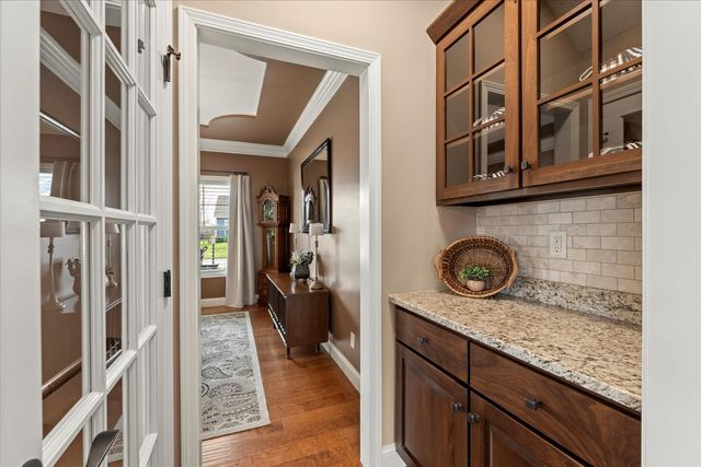 1210 Farm Lake Drive, Mahomet, IL 61853