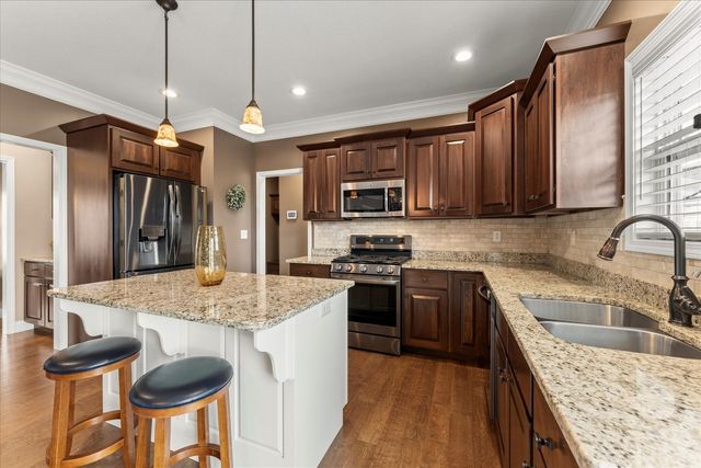 1210 Farm Lake Drive, Mahomet, IL 61853