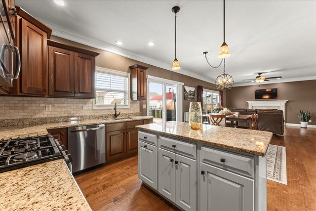 1210 Farm Lake Drive, Mahomet, IL 61853