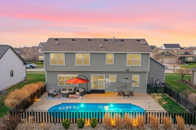 1210 Farm Lake Drive, Mahomet, IL 61853