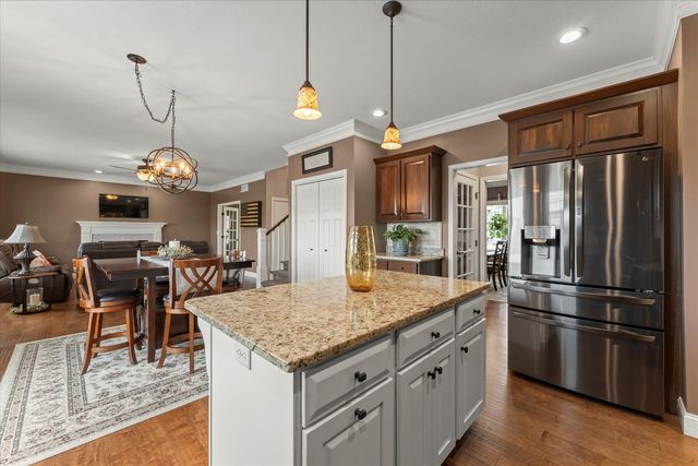 1210 Farm Lake Drive, Mahomet, IL 61853