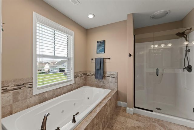 1210 Farm Lake Drive, Mahomet, IL 61853