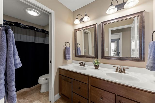 1210 Farm Lake Drive, Mahomet, IL 61853