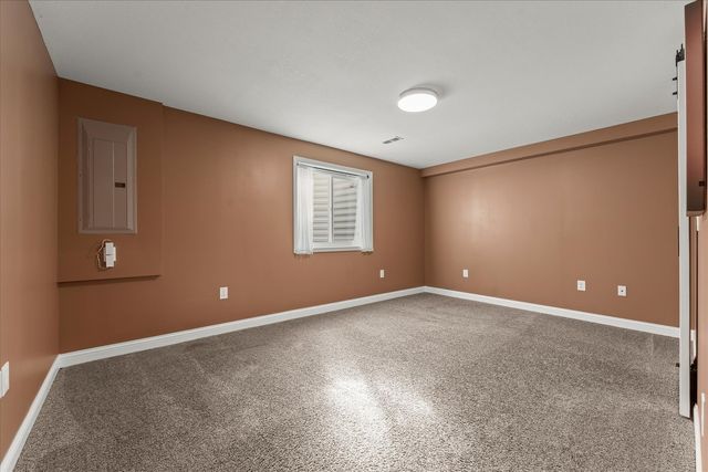 1210 Farm Lake Drive, Mahomet, IL 61853