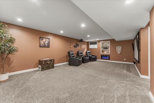 1210 Farm Lake Drive, Mahomet, IL 61853