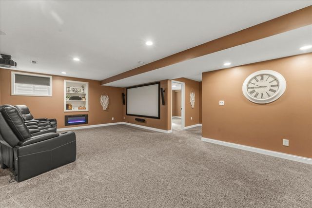 1210 Farm Lake Drive, Mahomet, IL 61853