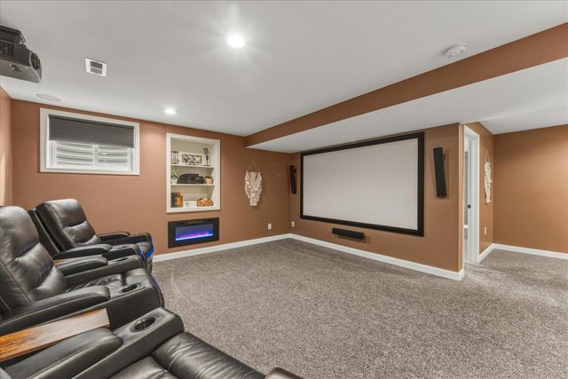 1210 Farm Lake Drive, Mahomet, IL 61853