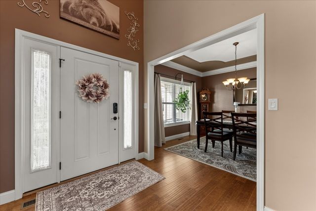 1210 Farm Lake Drive, Mahomet, IL 61853