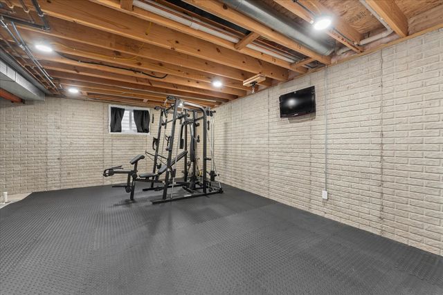 1210 Farm Lake Drive, Mahomet, IL 61853