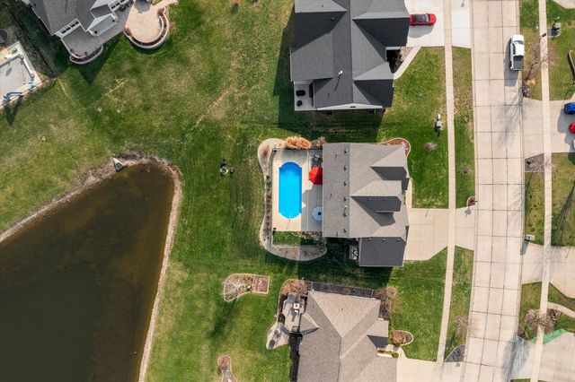 1210 Farm Lake Drive, Mahomet, IL 61853