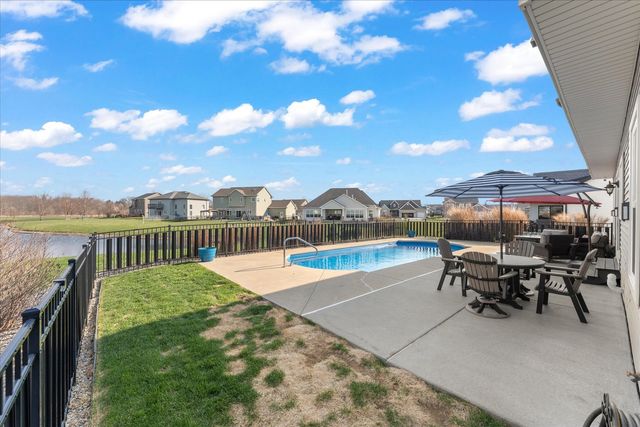 1210 Farm Lake Drive, Mahomet, IL 61853