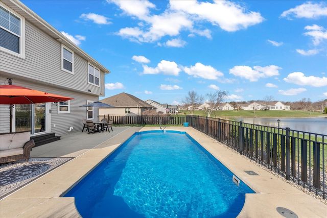 1210 Farm Lake Drive, Mahomet, IL 61853