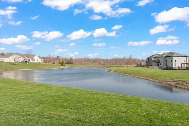 1210 Farm Lake Drive, Mahomet, IL 61853