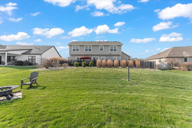 1210 Farm Lake Drive, Mahomet, IL 61853