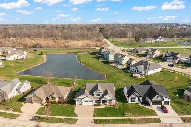 1210 Farm Lake Drive, Mahomet, IL 61853