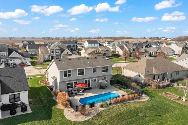 1210 Farm Lake Drive, Mahomet, IL 61853