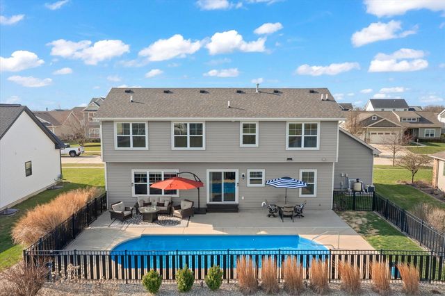 1210 Farm Lake Drive, Mahomet, IL 61853