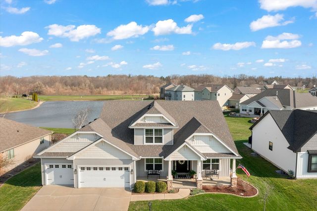 1210 Farm Lake Drive, Mahomet, IL 61853