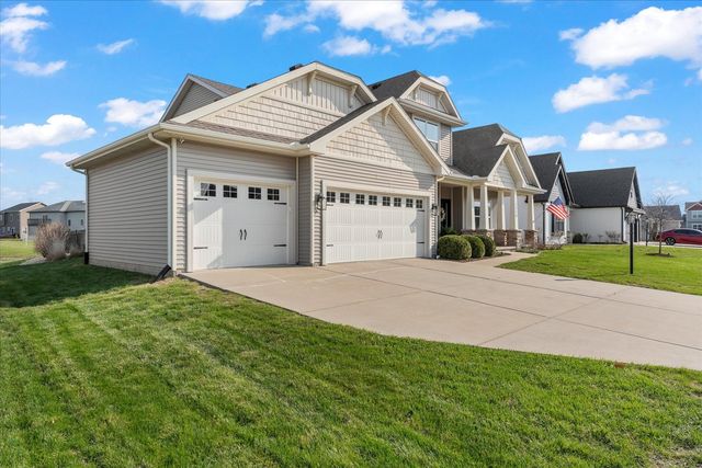 1210 Farm Lake Drive, Mahomet, IL 61853