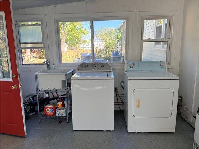 61 Calderwood Drive, Warwick, RI 02886