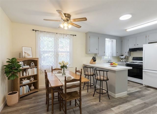 61 Calderwood Drive, Warwick, RI 02886