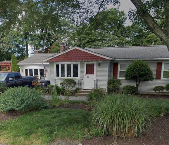 61 Calderwood Drive, Warwick, RI 02886